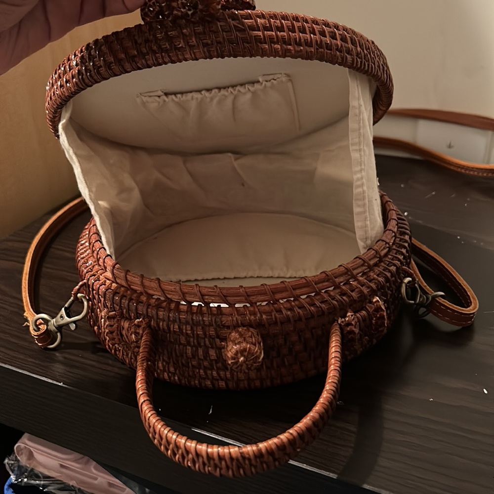 Straw Crossbody - Picture 4 of 4